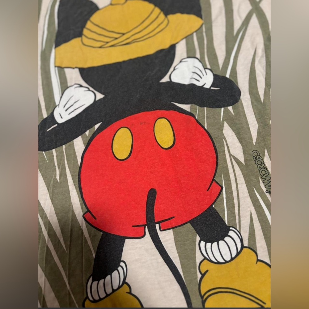 Vintage 80s/90s Caro Amoroso Walt Disney Mickey Mouse peekaboo graphic tee